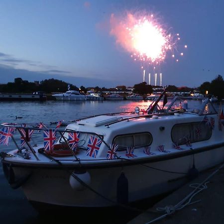 Buoyant Breaks Bray Exterior foto