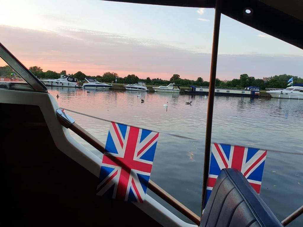 Buoyant Breaks Bray Exterior foto