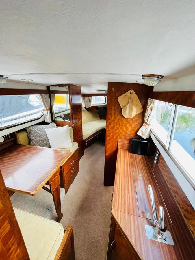 Buoyant Breaks Bray Exterior foto