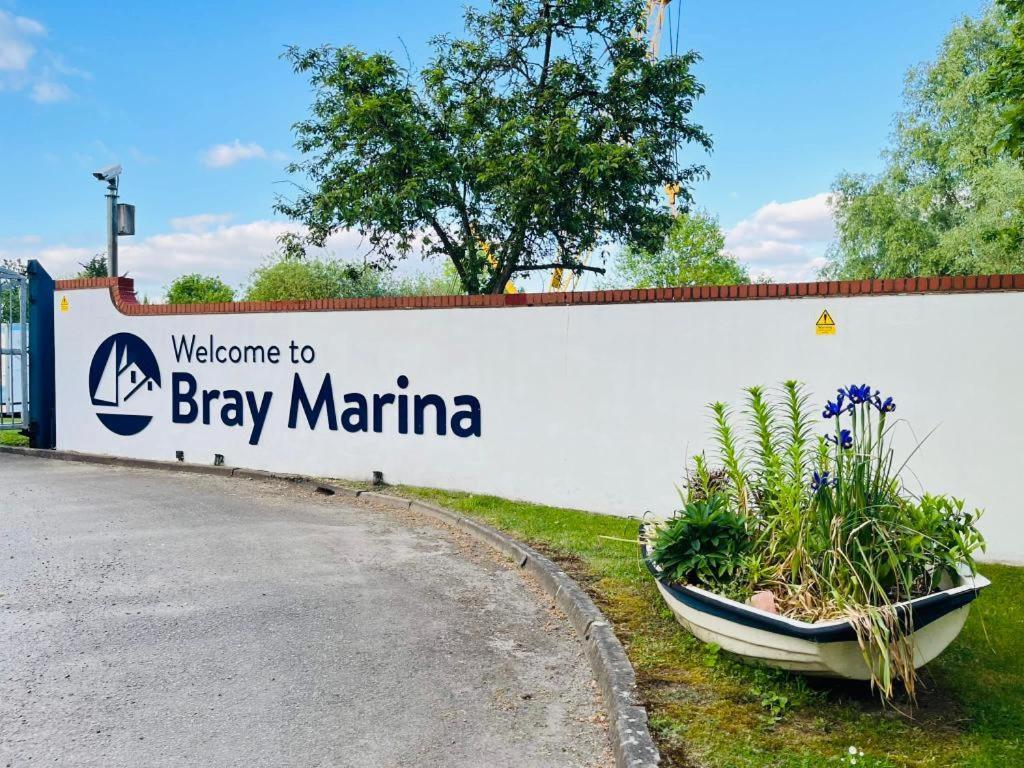 Buoyant Breaks Bray Exterior foto
